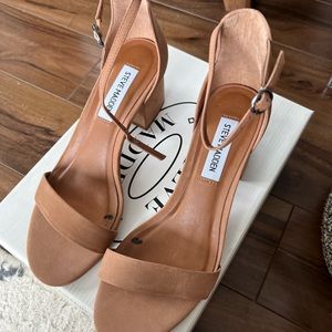 Brand new Steve Madden Irenee. Color is Tan Nubuck size 6.5